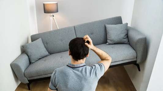 Möbel und Accessoires für ein schmales Wohnzimmer